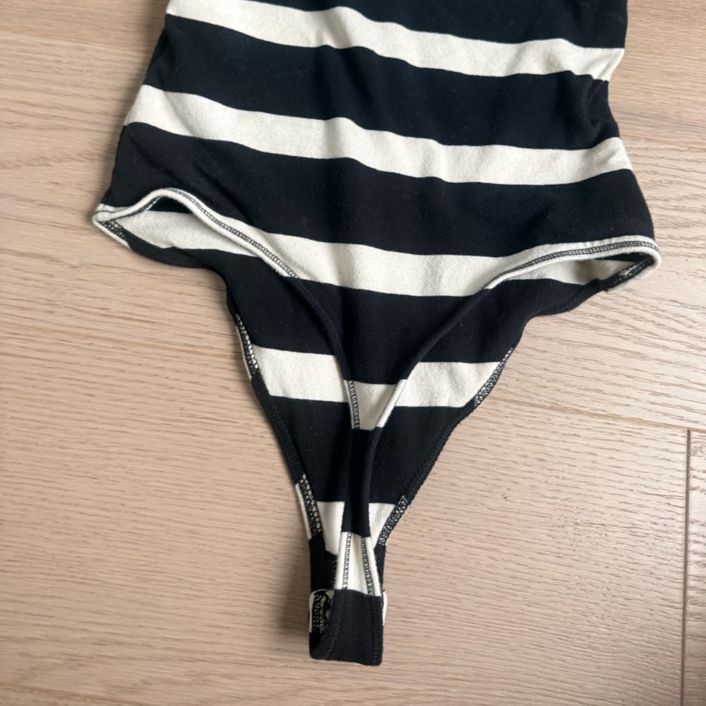 Abercrombie & Fitch Short-Sleeve Cotton-Blend Seamless
Fabric Crew Bodysuit - Picture 6 of 7